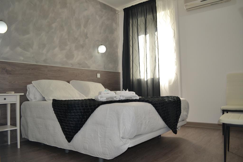 Hostal Meyra Madrid Exteriör bild