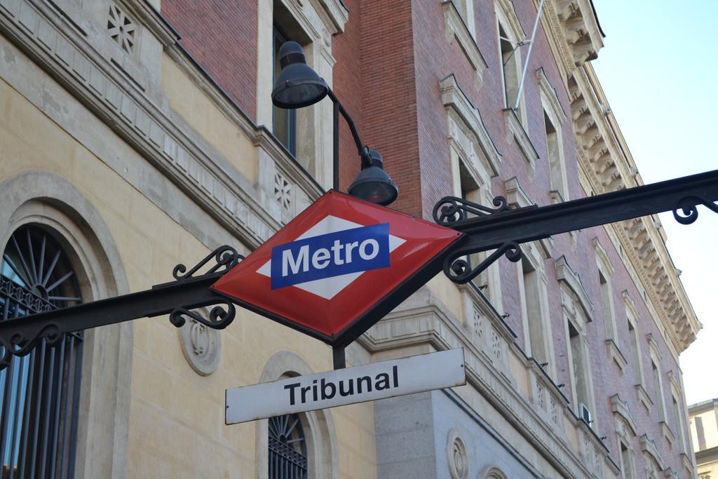 Hostal Meyra Madrid Exteriör bild