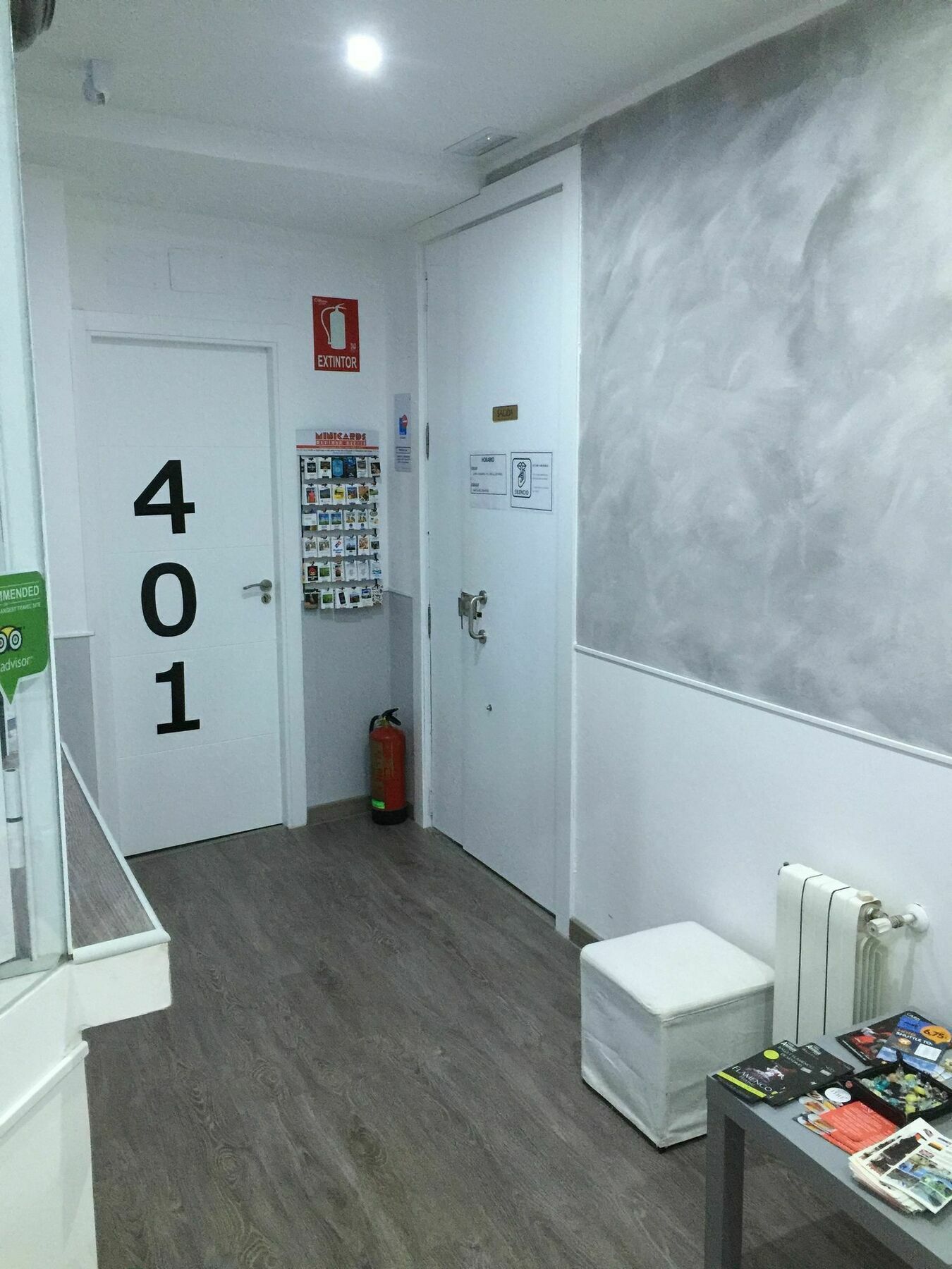 Hostal Meyra Madrid Exteriör bild