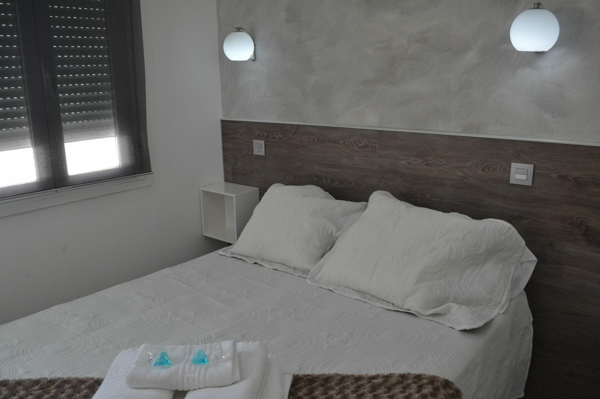 Hostal Meyra Madrid Exteriör bild